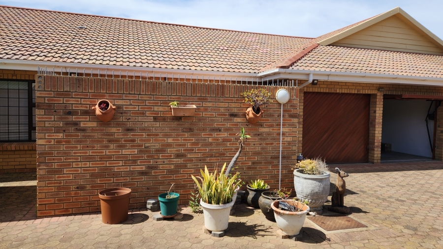 3 Bedroom Property for Sale in Hartenbos Central Western Cape